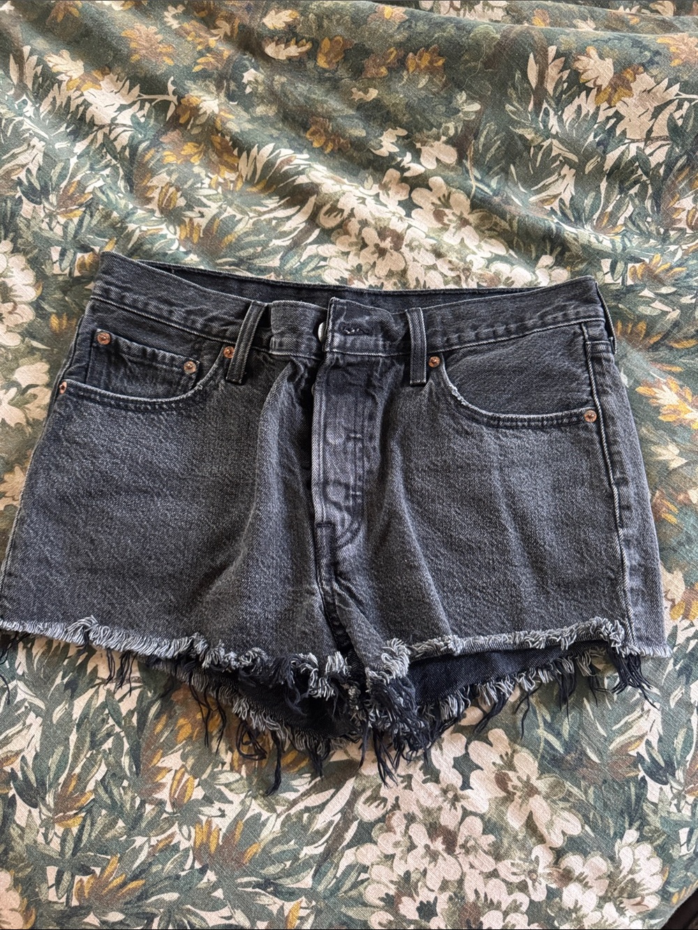 Levi High-Waist Black Denim Frayed Hem Women's Shorts